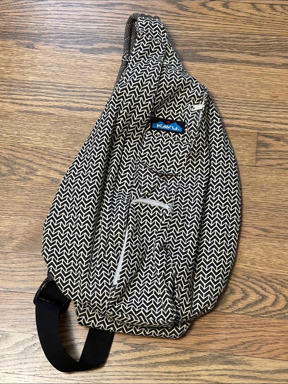 Kavu Black & Cream Chevron Rope Crossbody Pouch